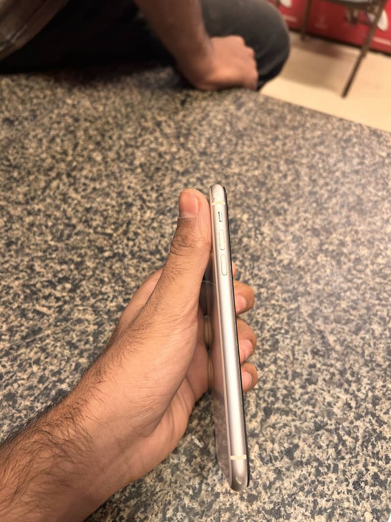 Apple iPhone 11 3