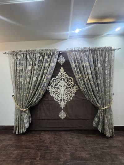 Curtain with blinds