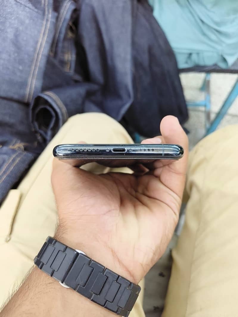 Apple iPhone 11 Pro Max 2