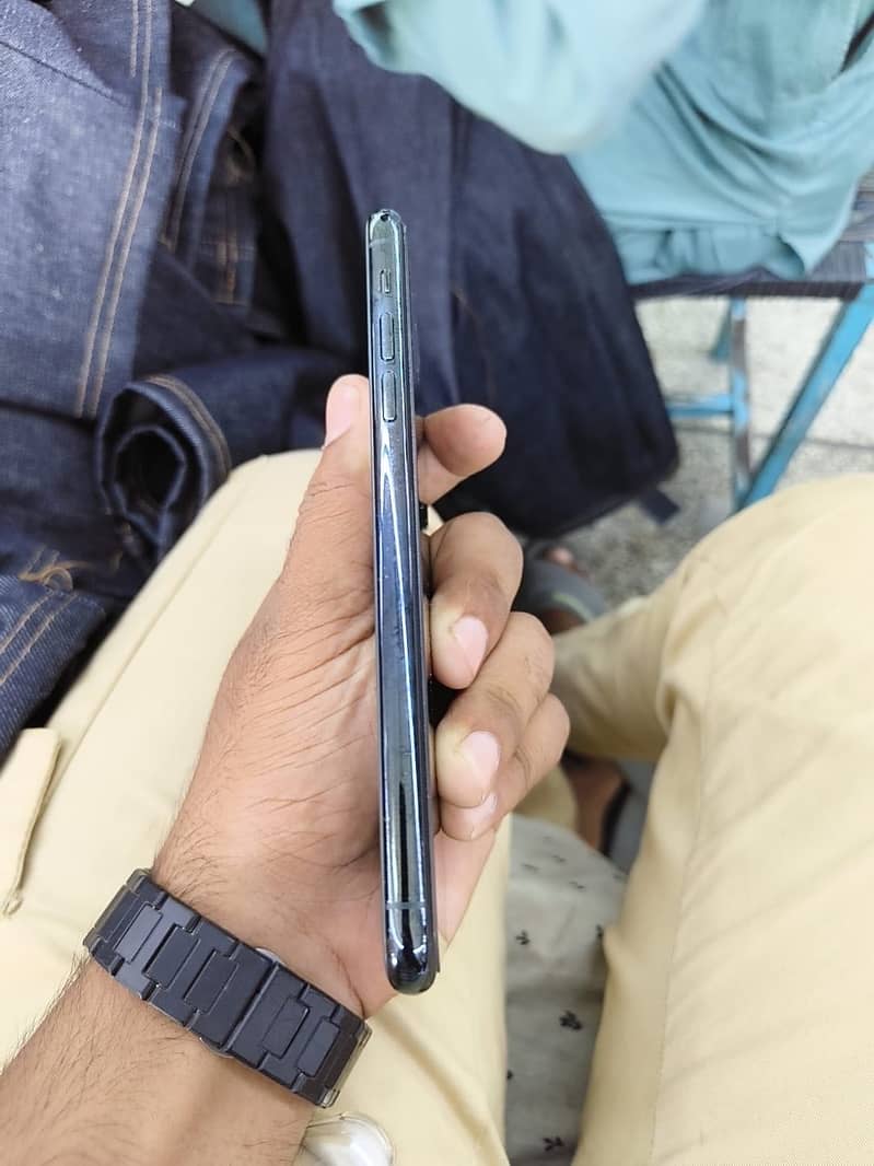Apple iPhone 11 Pro Max 3
