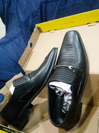 100% leather shoes just 1 time used excellent quality size uk 8 euro42