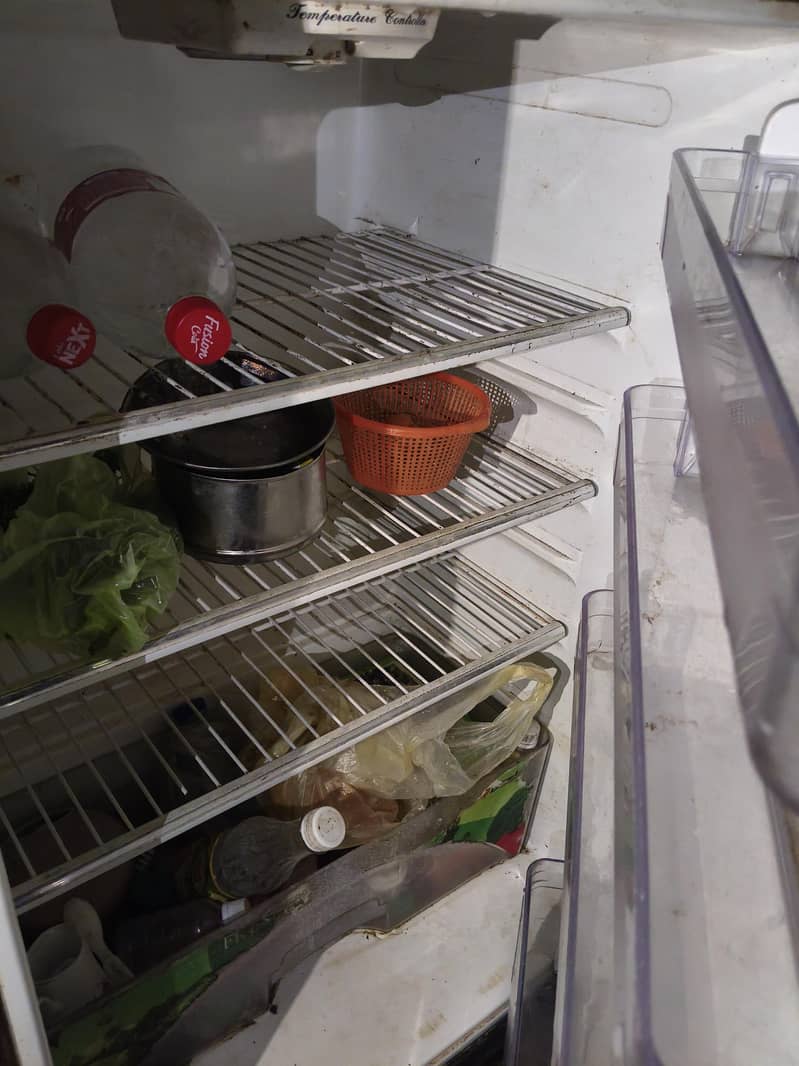 Dawlance  medium fridge 0