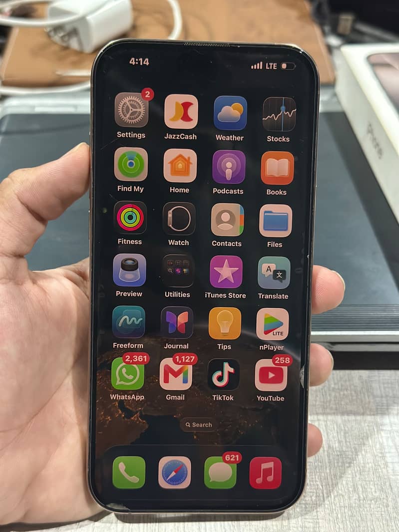 Apple iPhone 16 Pro Max 0