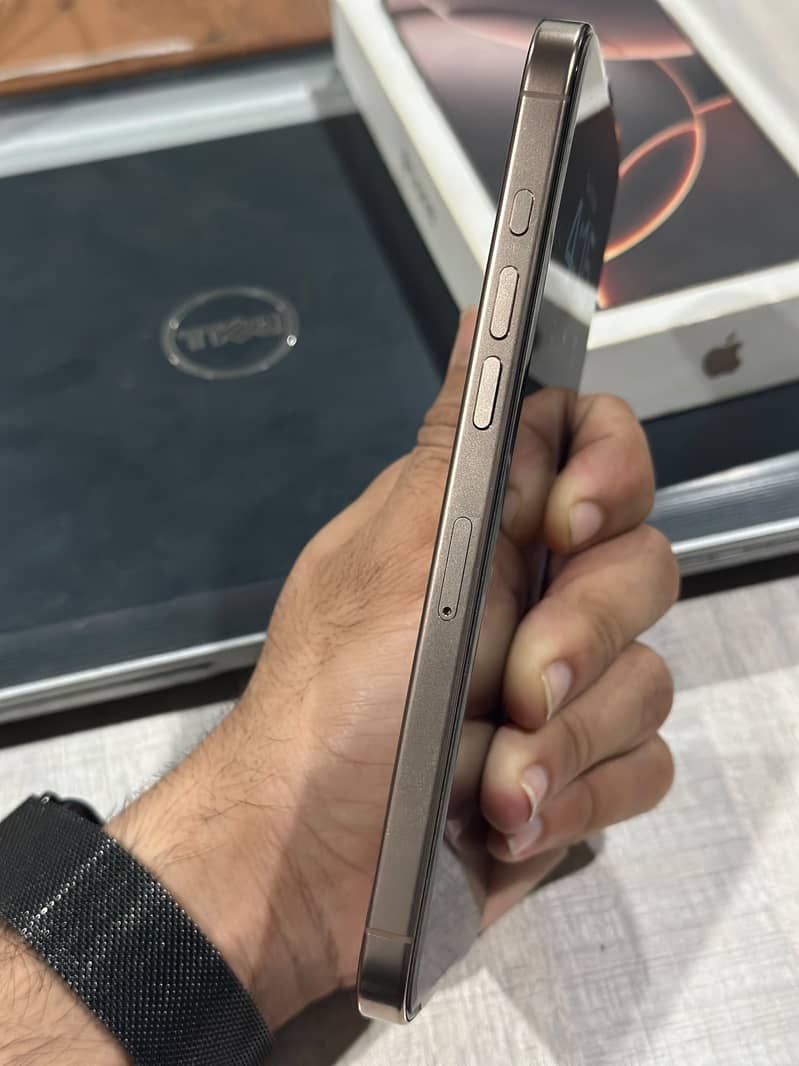 Apple iPhone 16 Pro Max 1