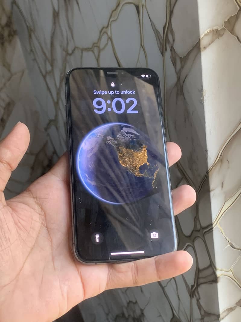 Apple iPhone XS 4