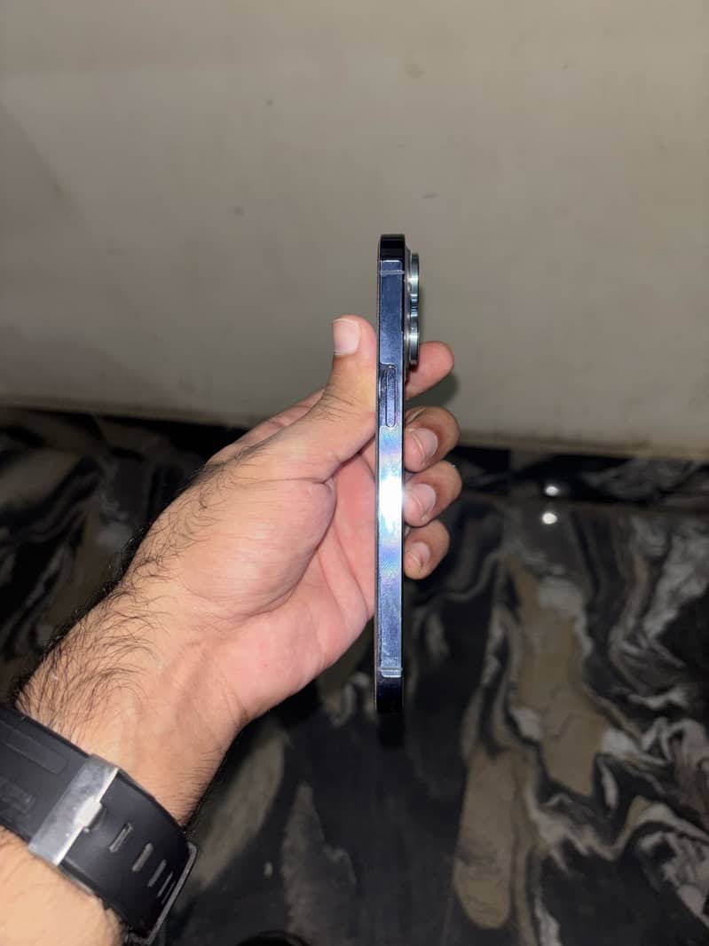 Apple iPhone 13 Pro 2
