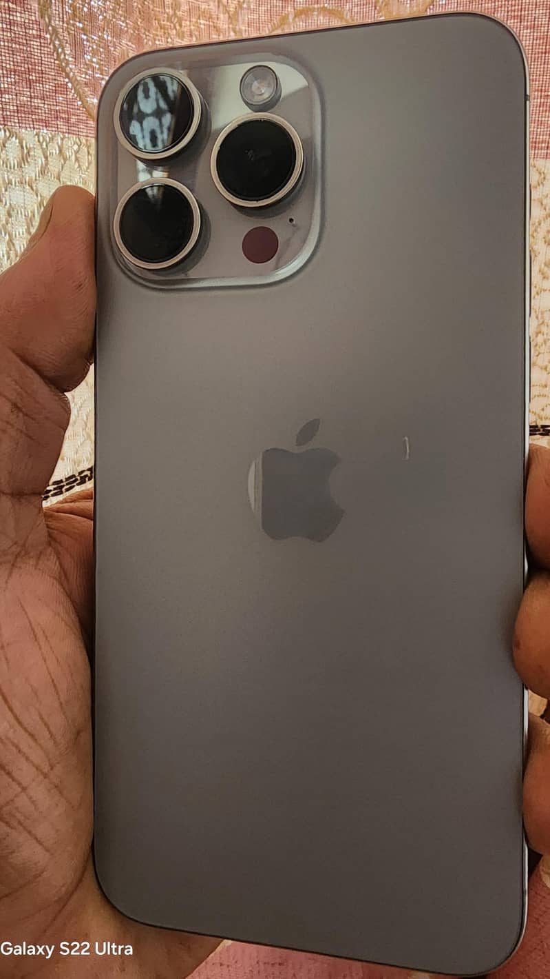 Apple iPhone 15 Pro Max 2