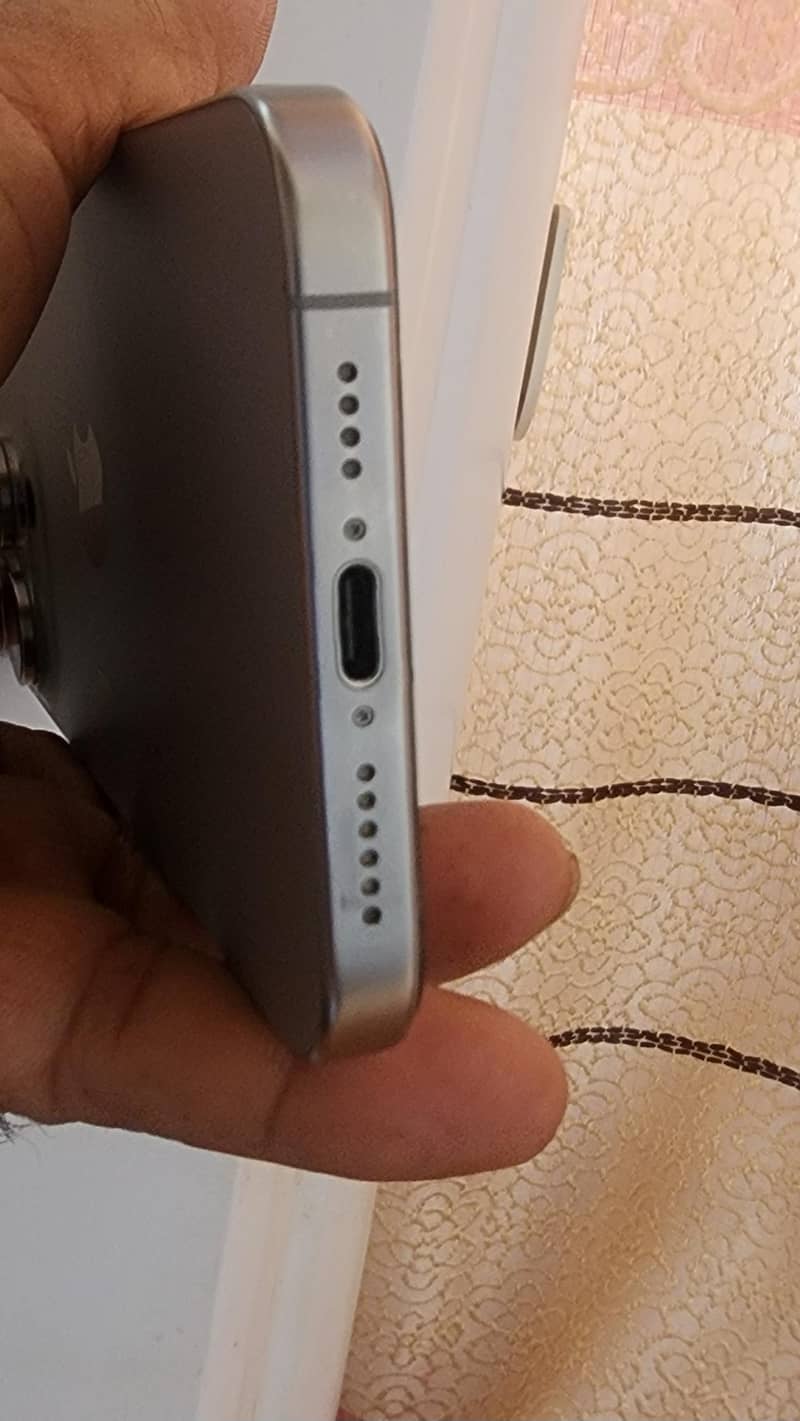 Apple iPhone 15 Pro Max 3
