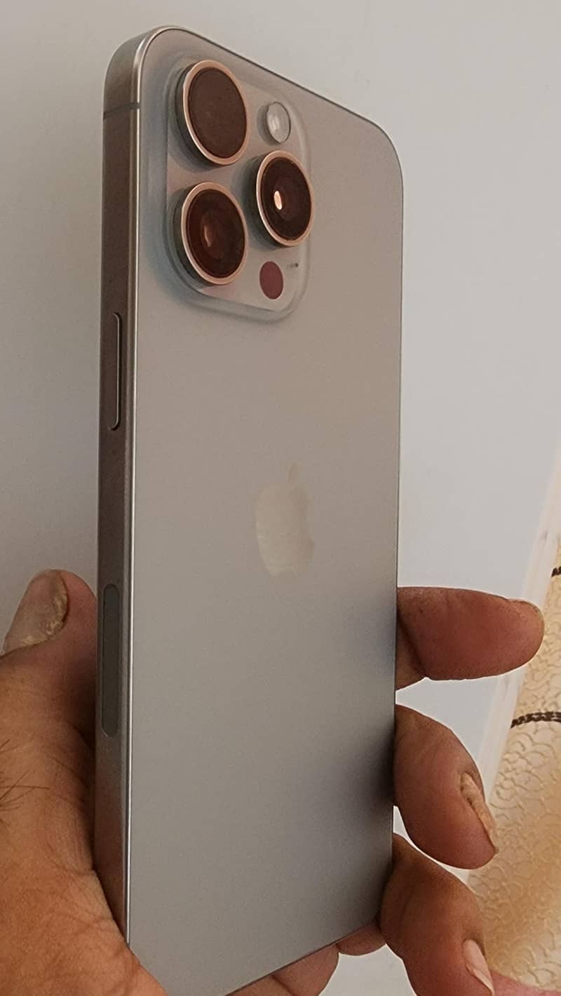 Apple iPhone 15 Pro Max 5