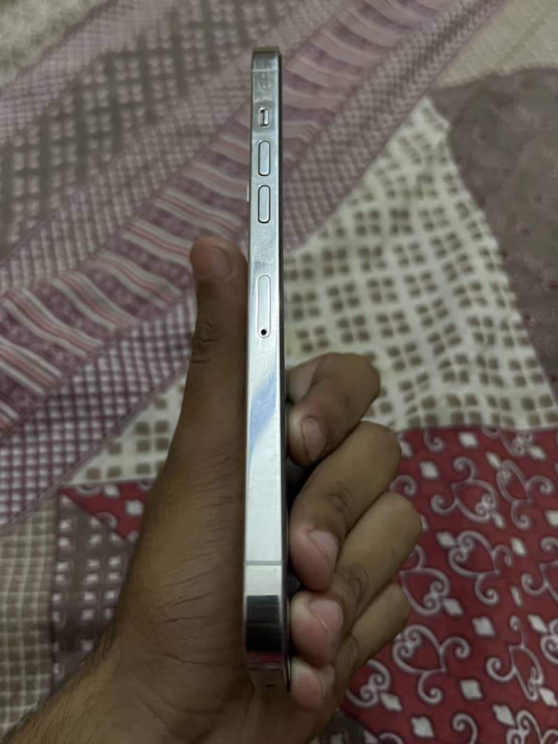 Apple iPhone 12 Pro Max 4
