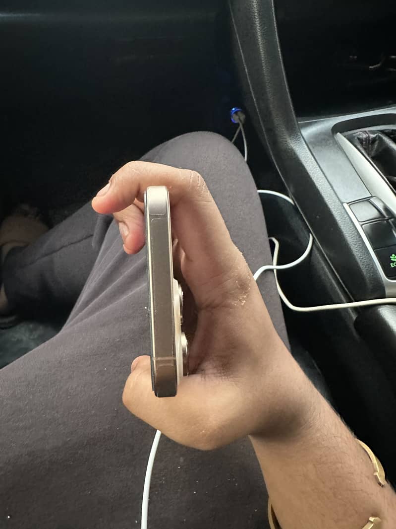 Apple iPhone 16 Pro Max 3