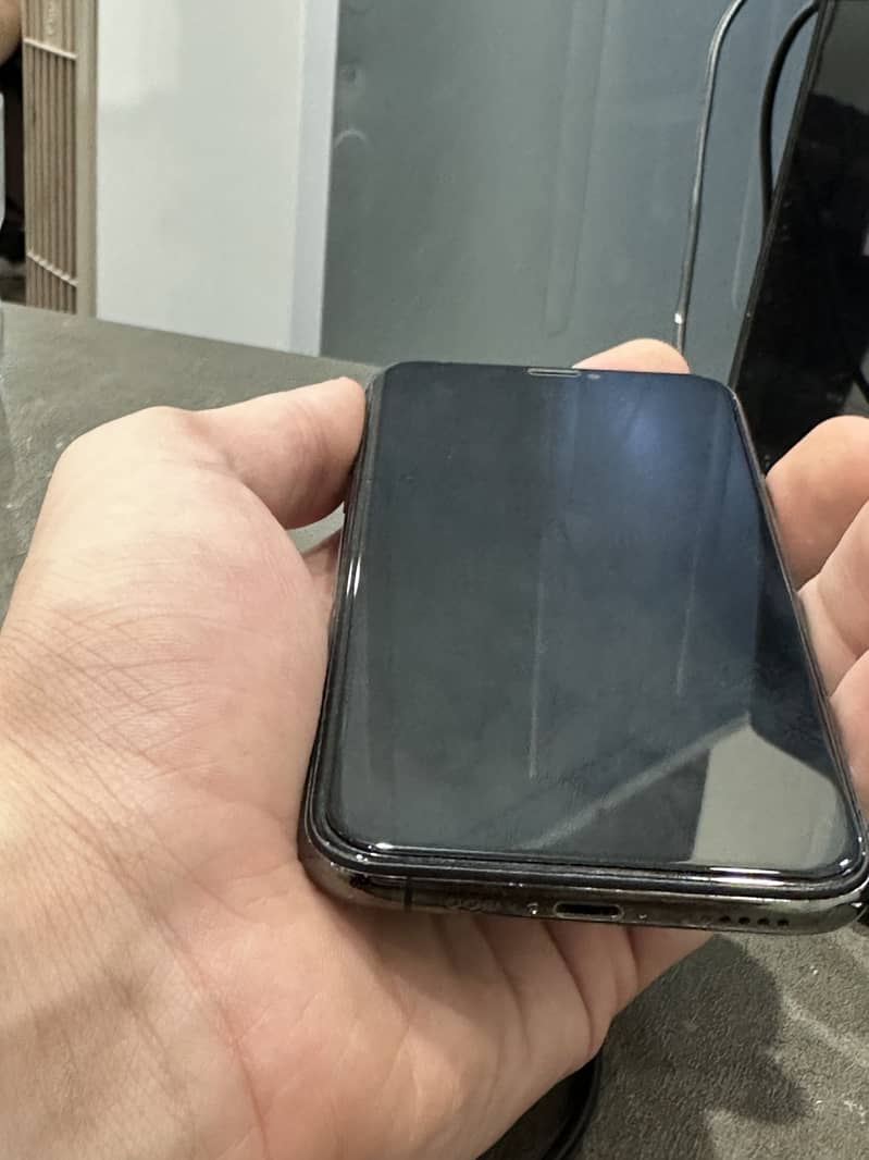 Apple iPhone XS 1
