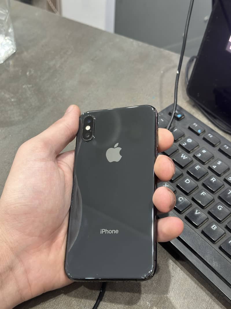Apple iPhone XS 4