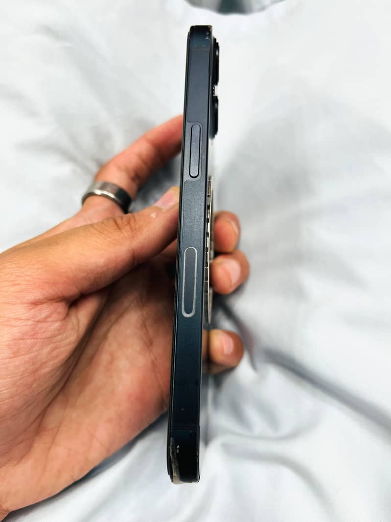 Apple iPhone 13 1
