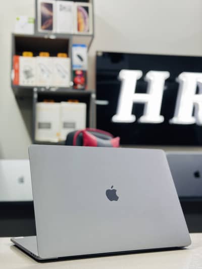 MacBook Pro 15” (2019) Core i9 32/1TB Retina Touch Bar Gpu 4GB