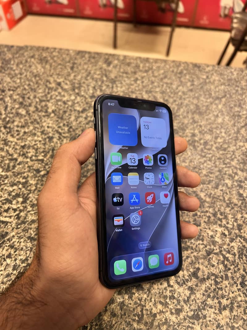 Apple iPhone 11 4