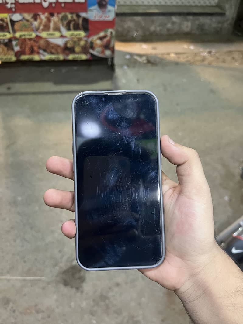 Apple iPhone 13 2