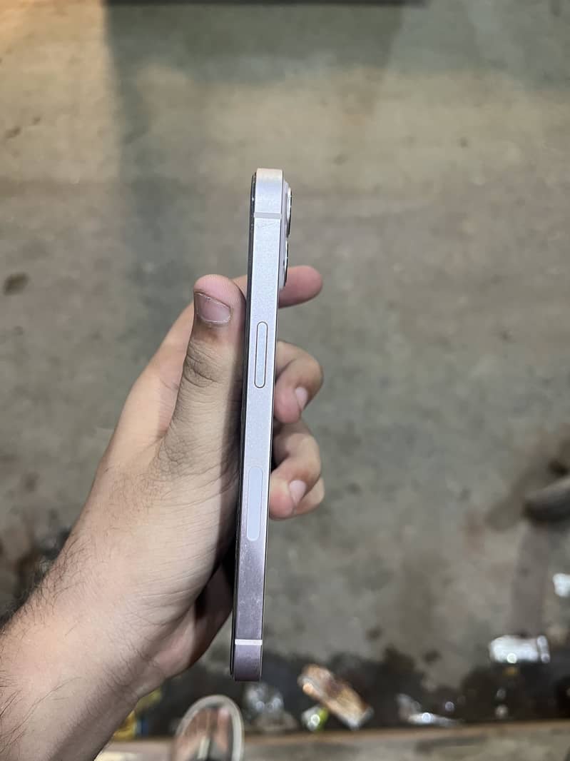 Apple iPhone 13 4