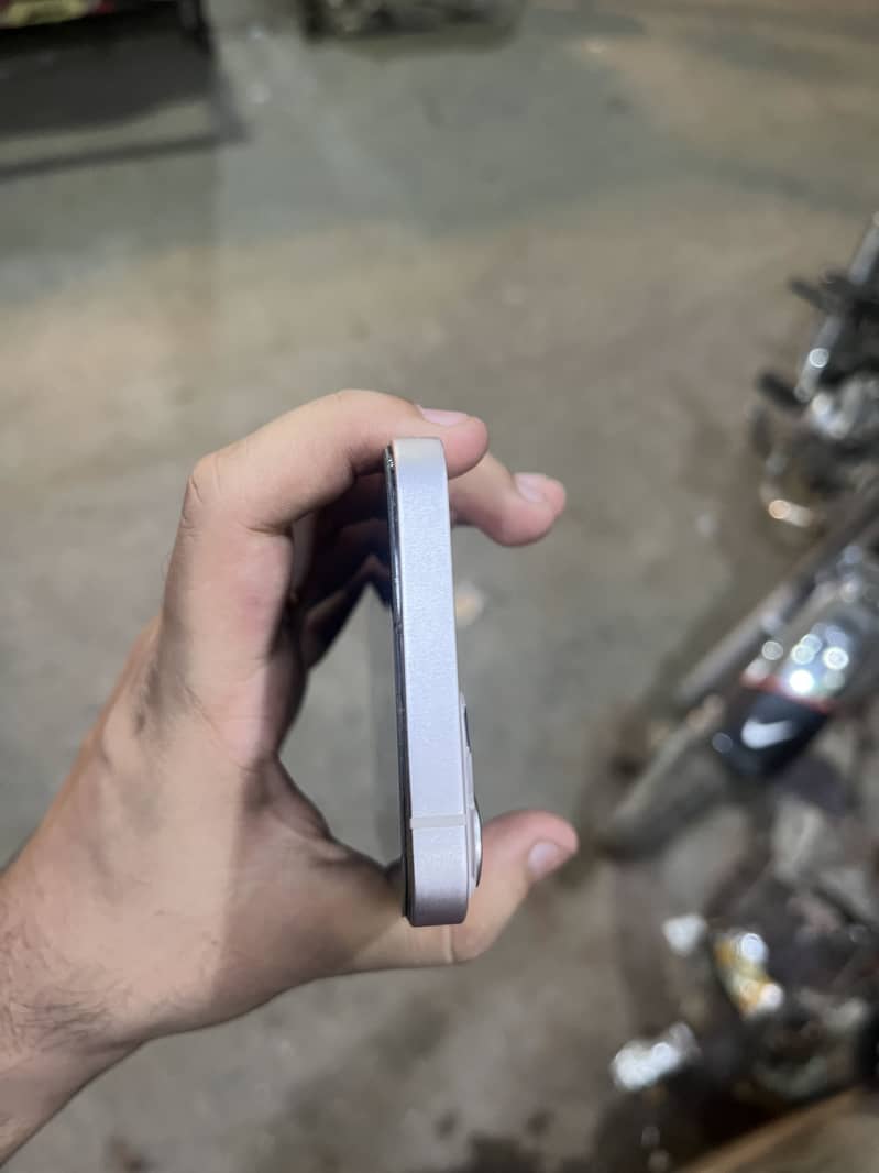 Apple iPhone 13 6
