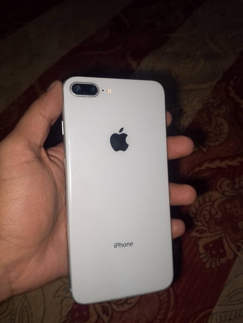 Apple iPhone 8 Plus 3