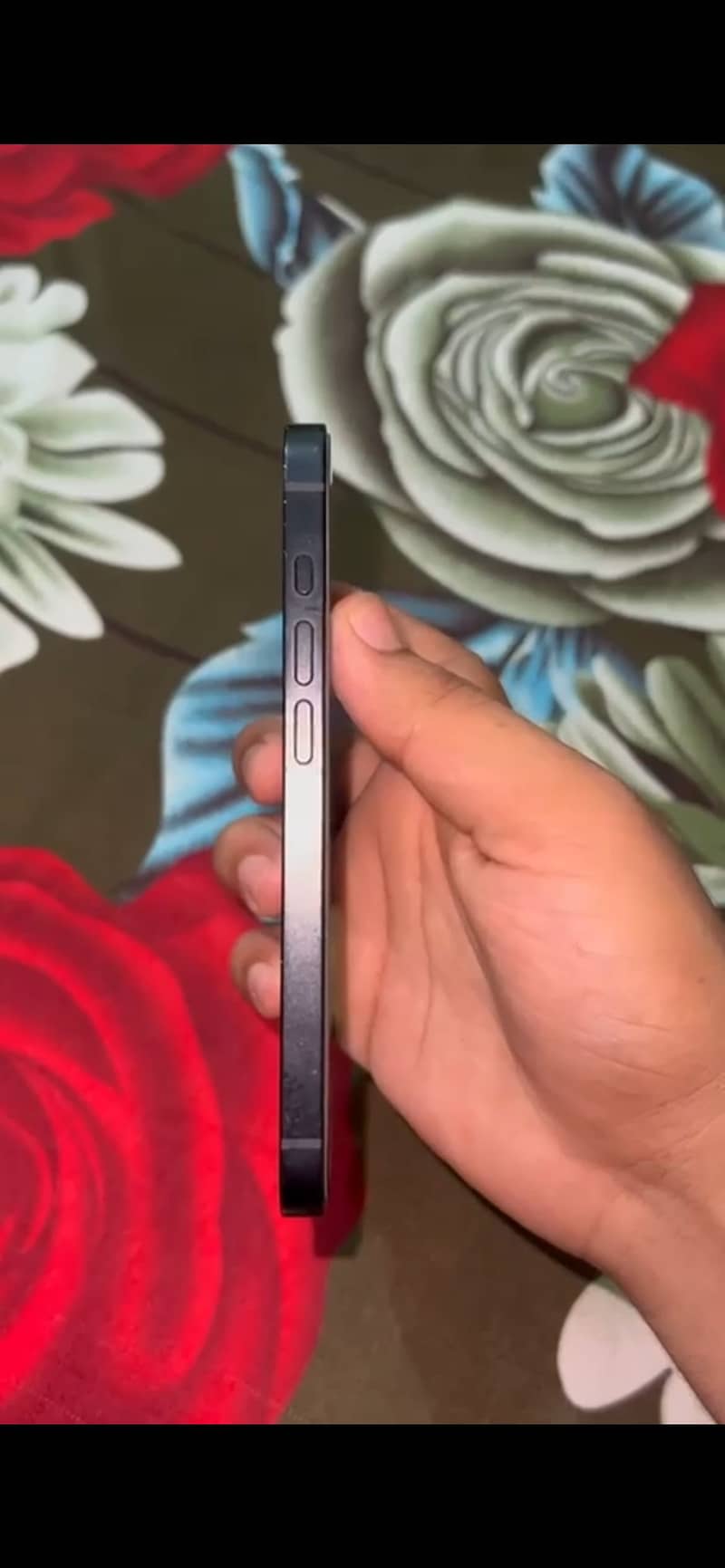 Apple iPhone 16e 1