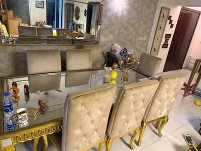 8 seater dining table 10 /7 condition not use 40000