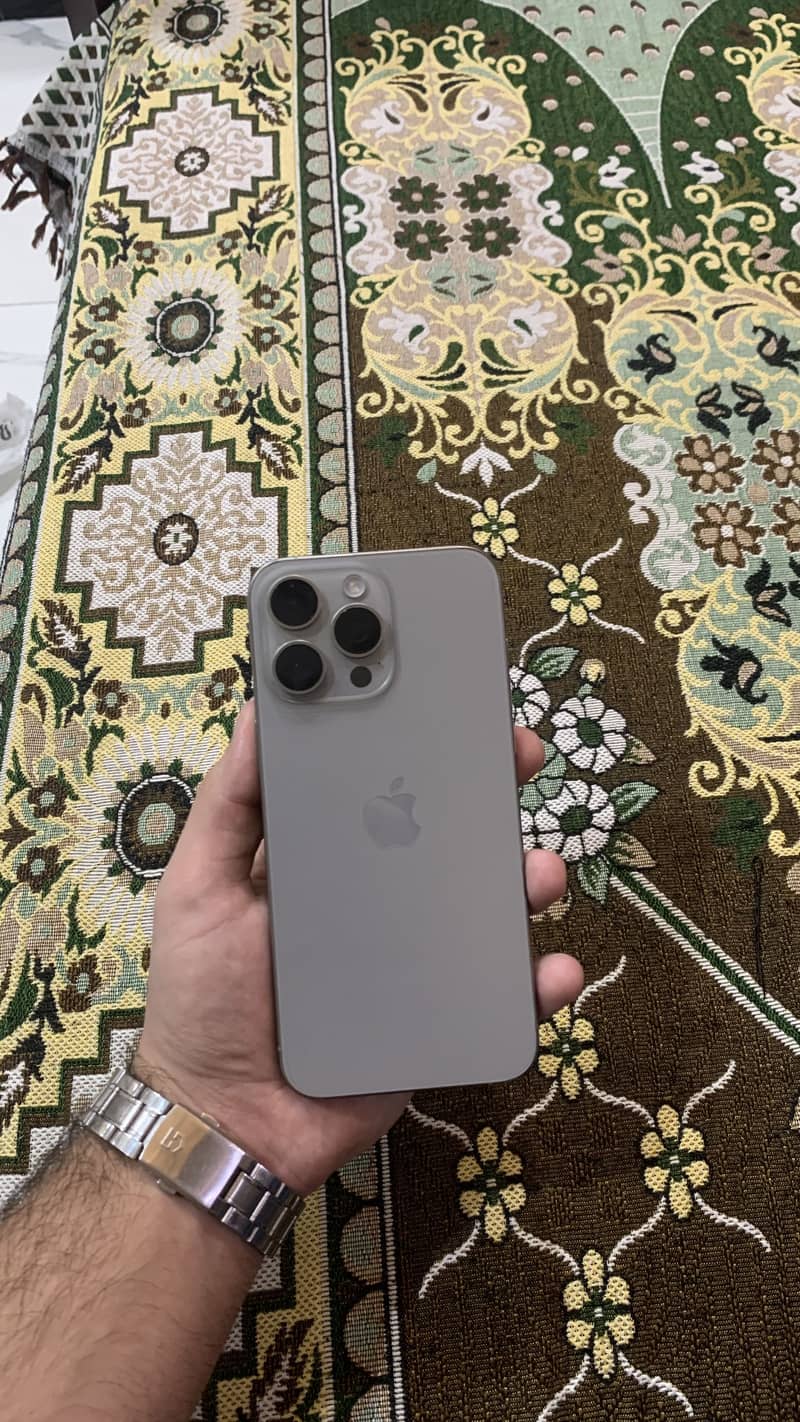 Apple iPhone 15 Pro Max 0