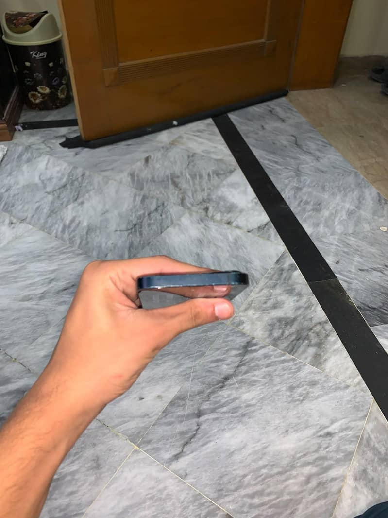 Apple iPhone 13 4