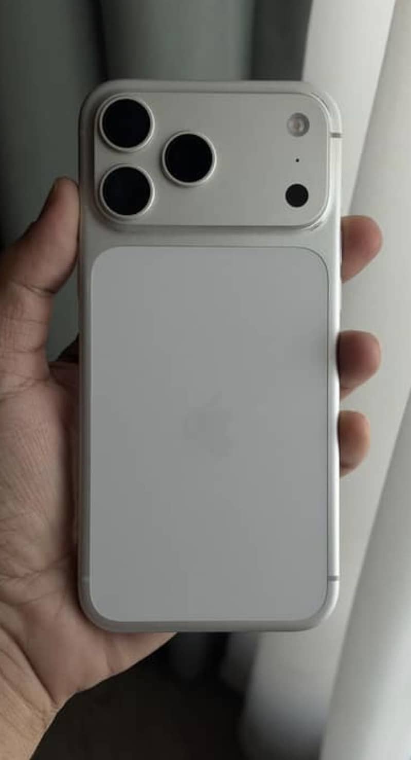 Apple iPhone 17 Pro Max 0