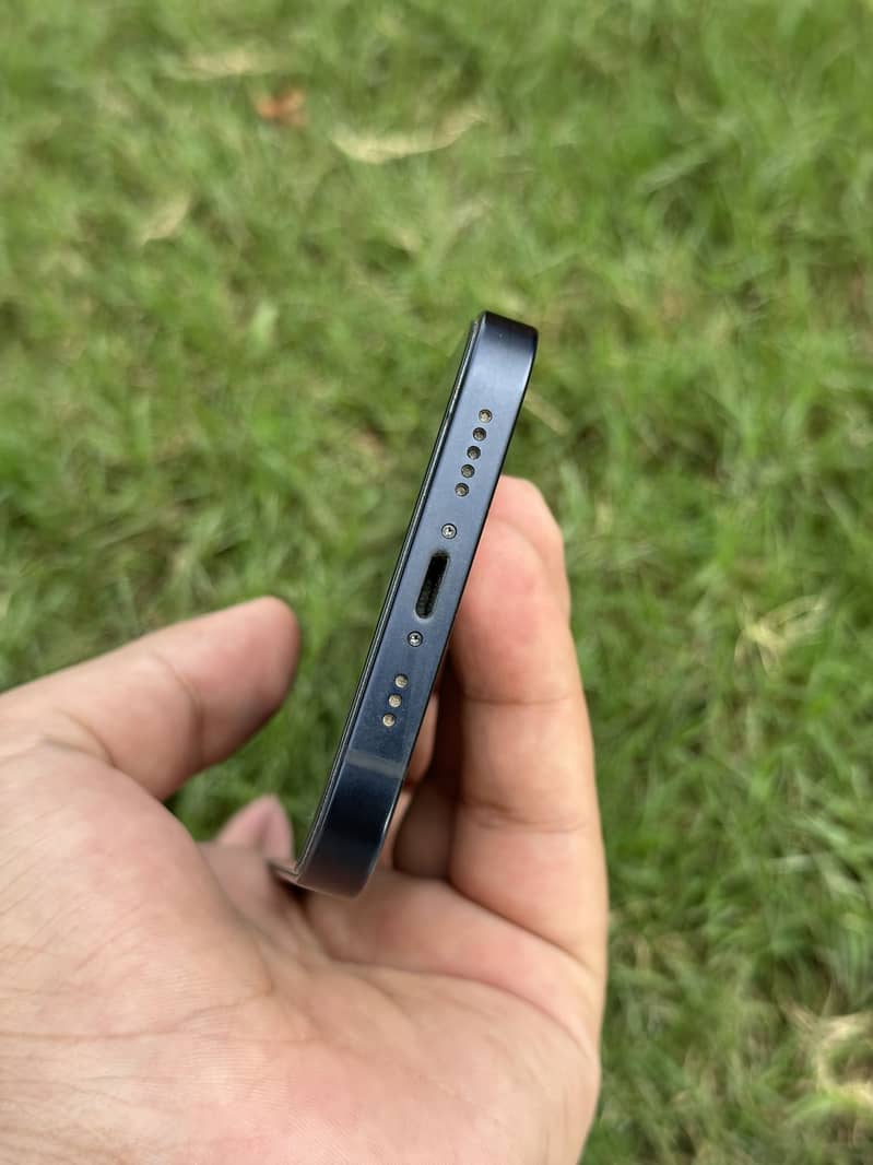 Apple iPhone 12 1