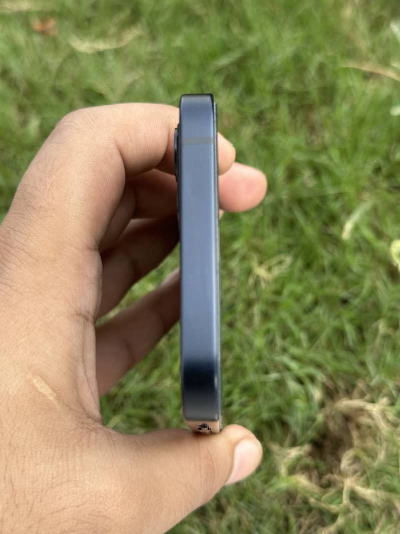 Apple iPhone 12 5