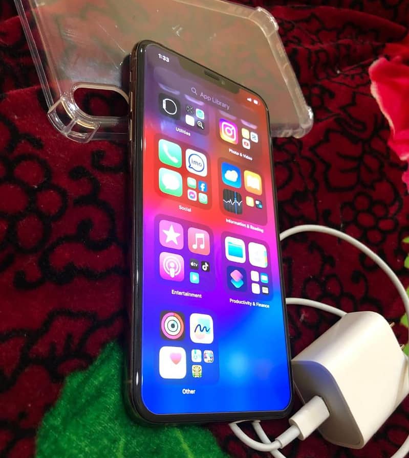 Apple iPhone XS Max 1
