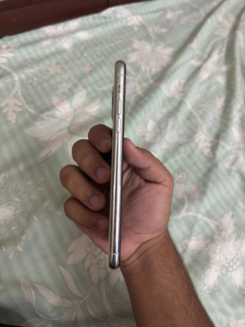 Apple iPhone 11 Pro Max 1