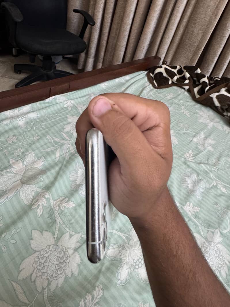 Apple iPhone 11 Pro Max 2