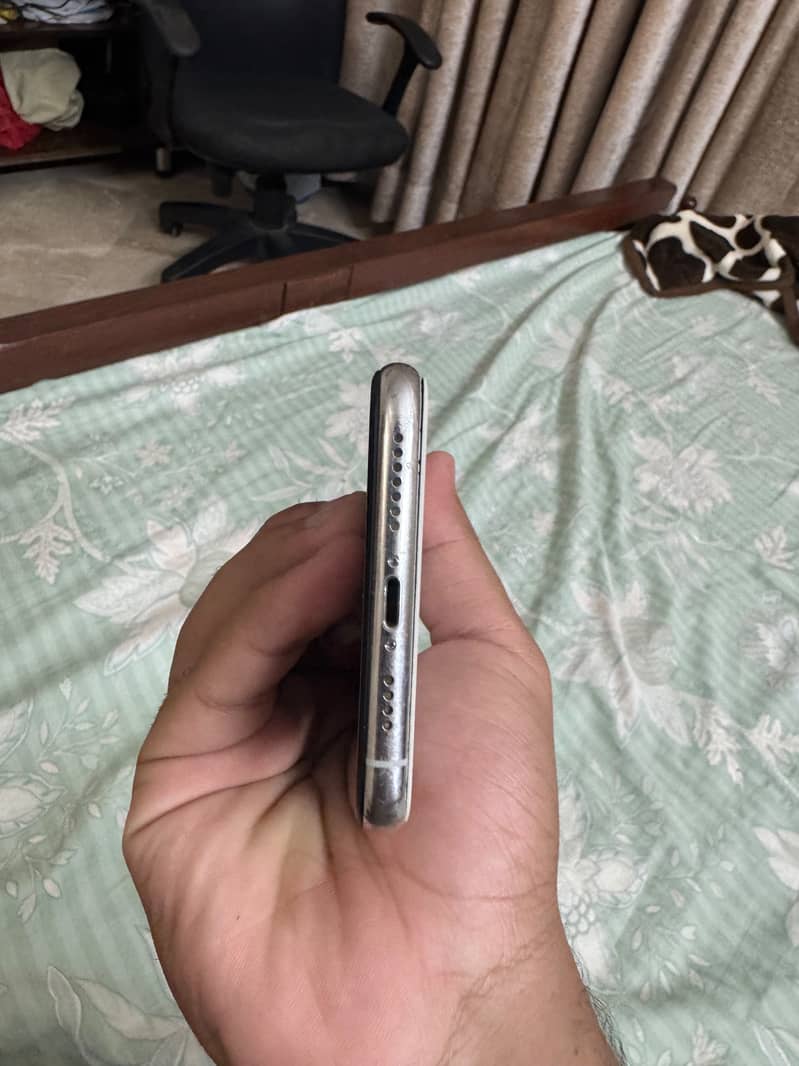 Apple iPhone 11 Pro Max 3