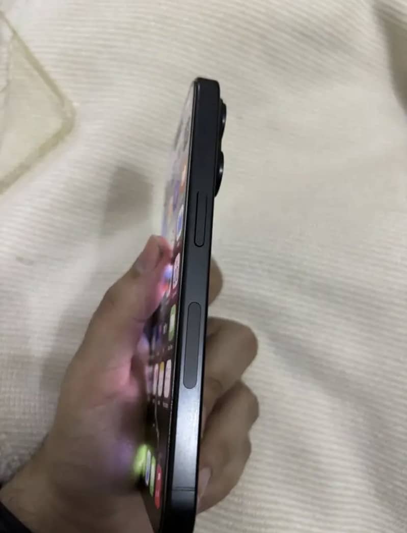 Apple iPhone 15 Pro 3
