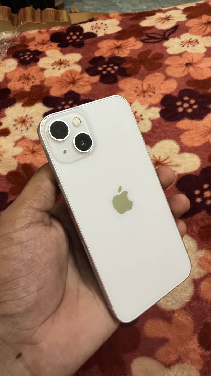 Apple iPhone 13 4