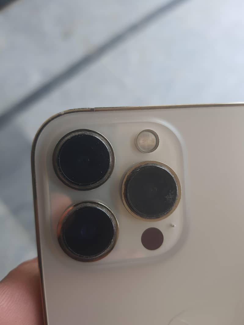 Apple iPhone 15 Pro Max 1