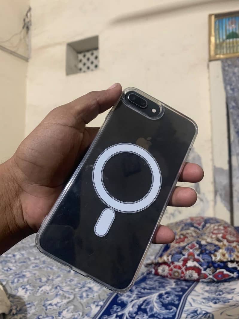Apple iPhone 8 Plus 0