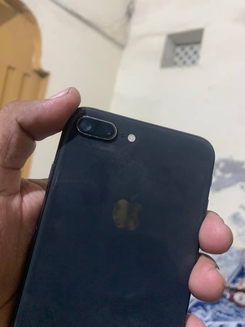 Apple iPhone 8 Plus 1