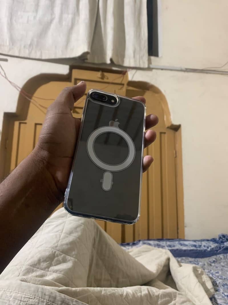 Apple iPhone 8 Plus 4