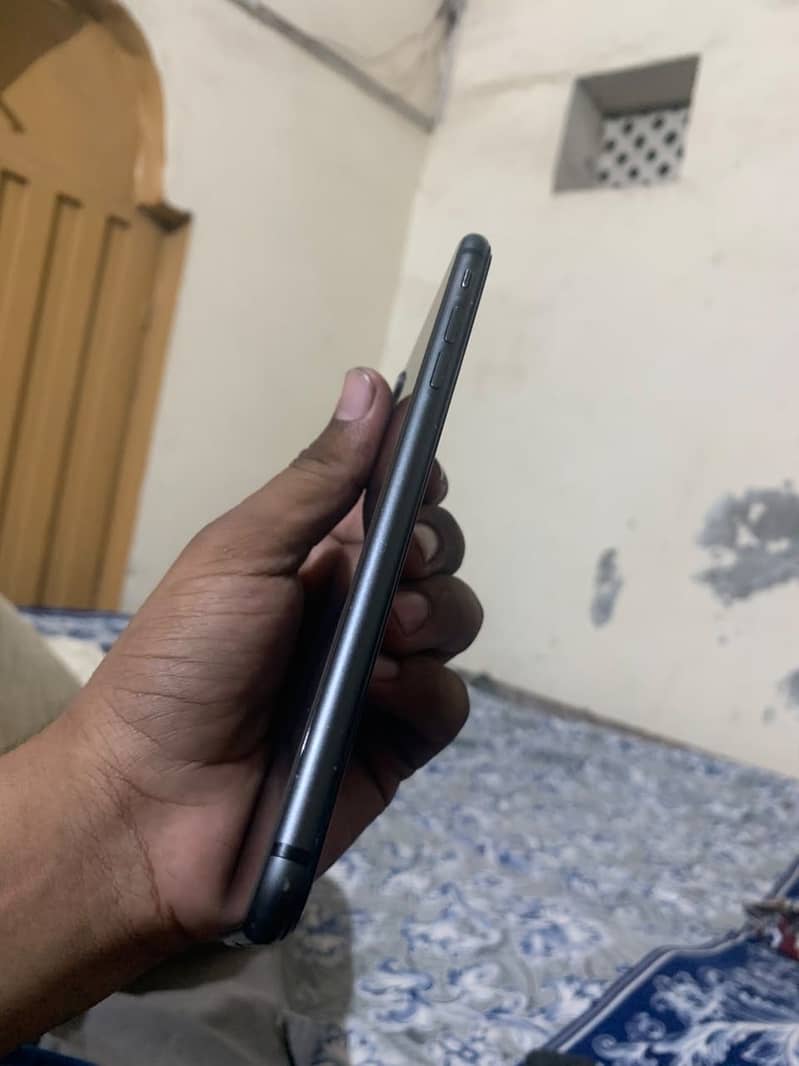 Apple iPhone 8 Plus 5