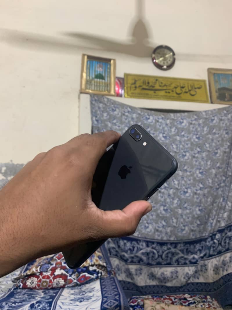 Apple iPhone 8 Plus 9