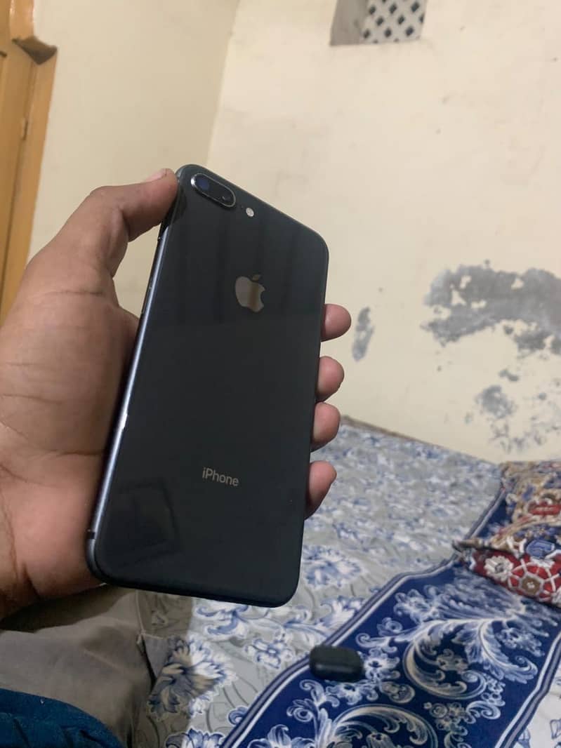 Apple iPhone 8 Plus 10