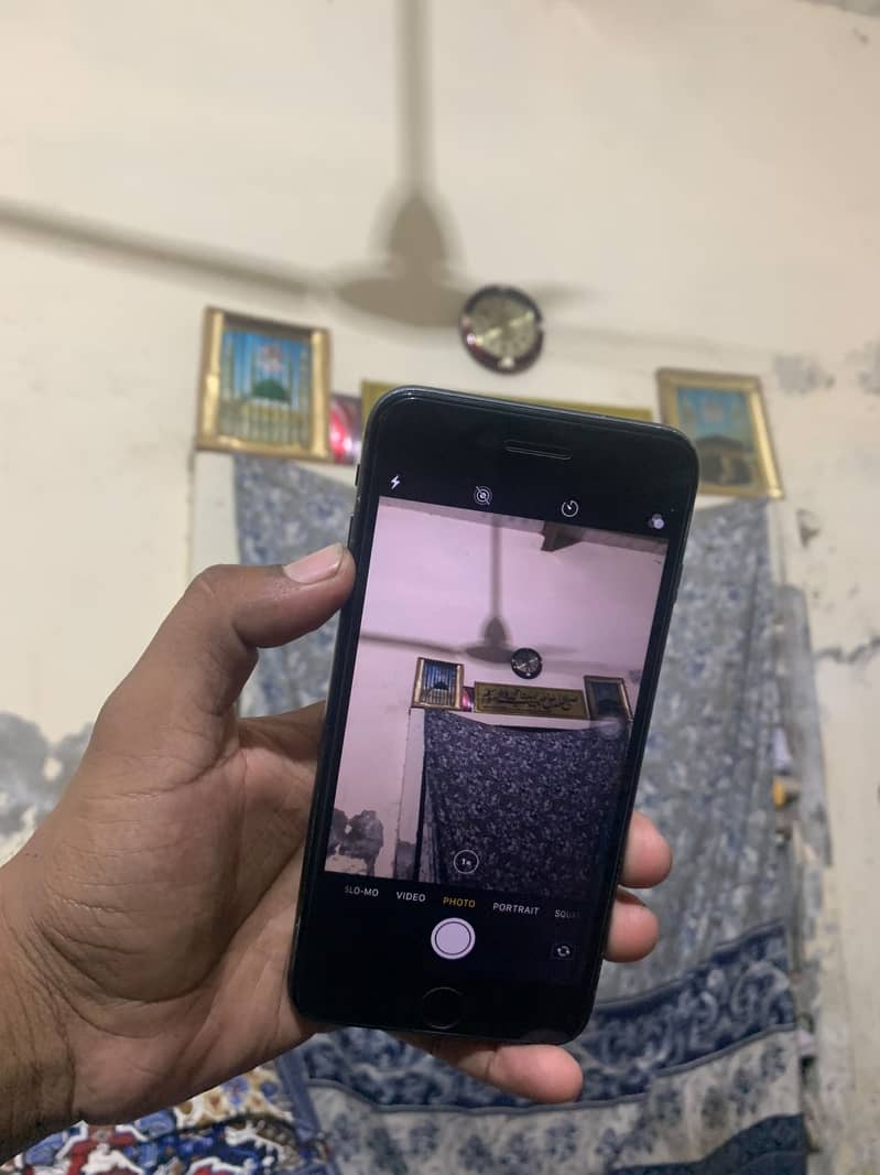 Apple iPhone 8 Plus 11