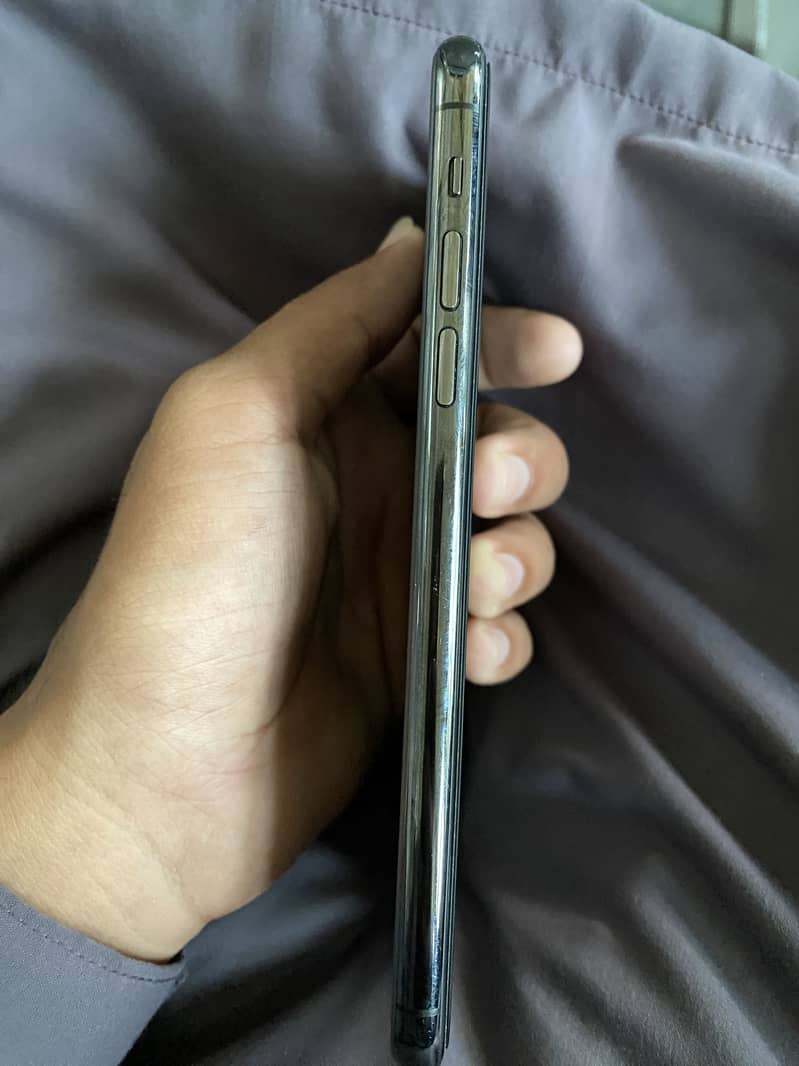 Apple iPhone 11 Pro Max 1