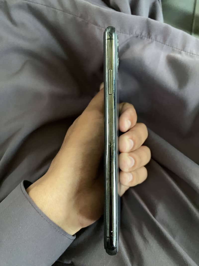 Apple iPhone 11 Pro Max 2