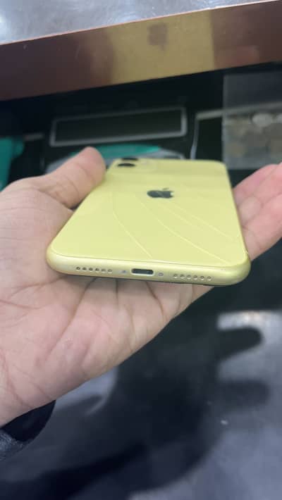 Apple iPhone 11 non pta back cracked 128 gb all ok
