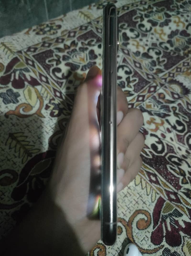 Apple iPhone XS 1