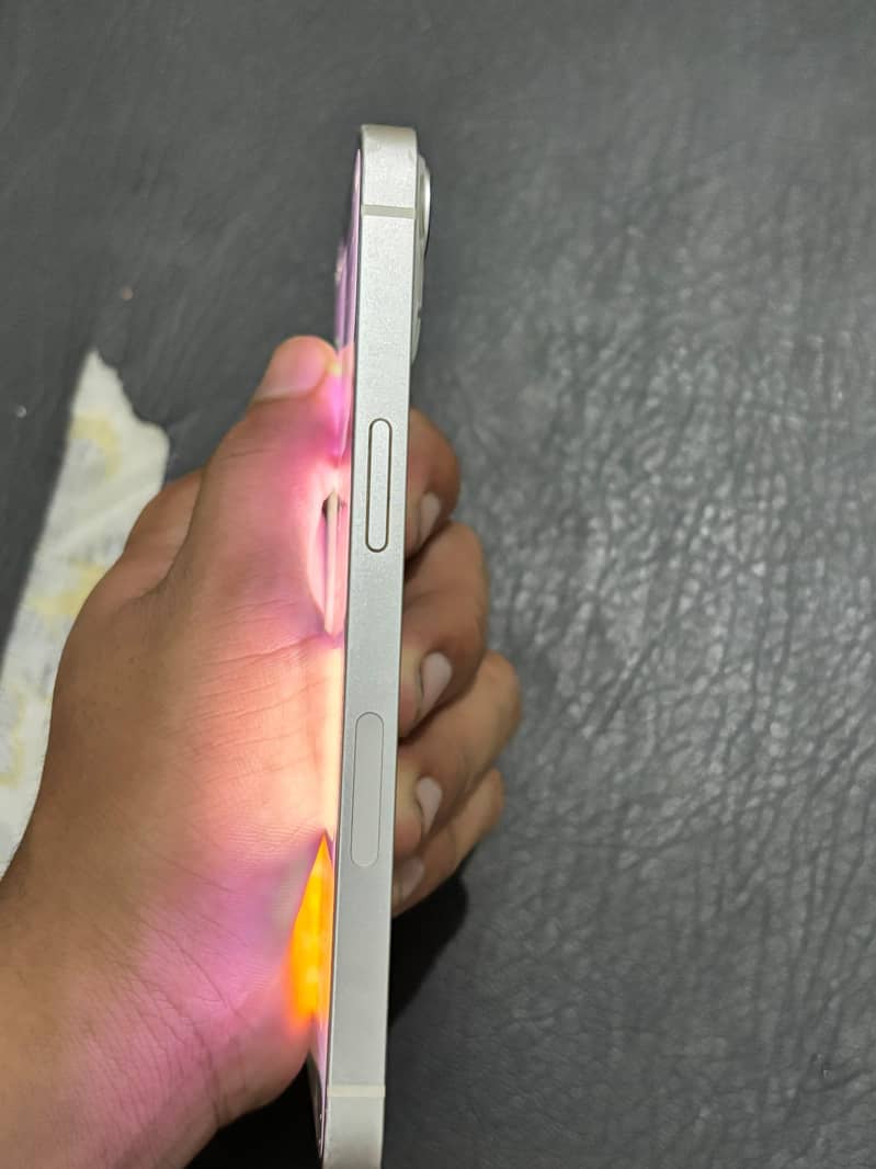 Apple iPhone 13 4